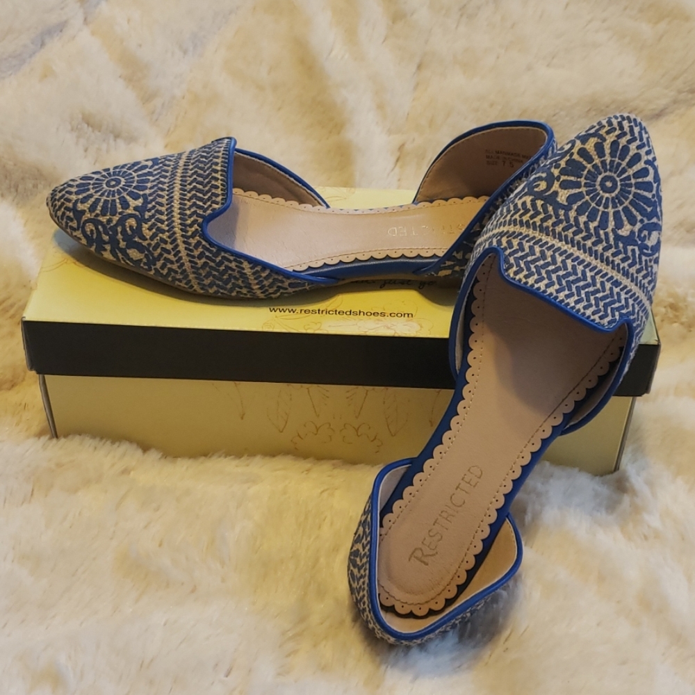 Restricted flat shoes